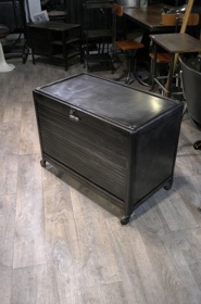 meuble a rideau en metal